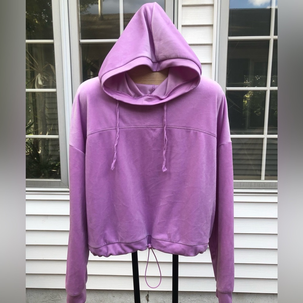 Flirtitude boxed pullover w/cinched cord.